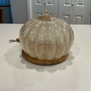 Threshold glass pumpkin